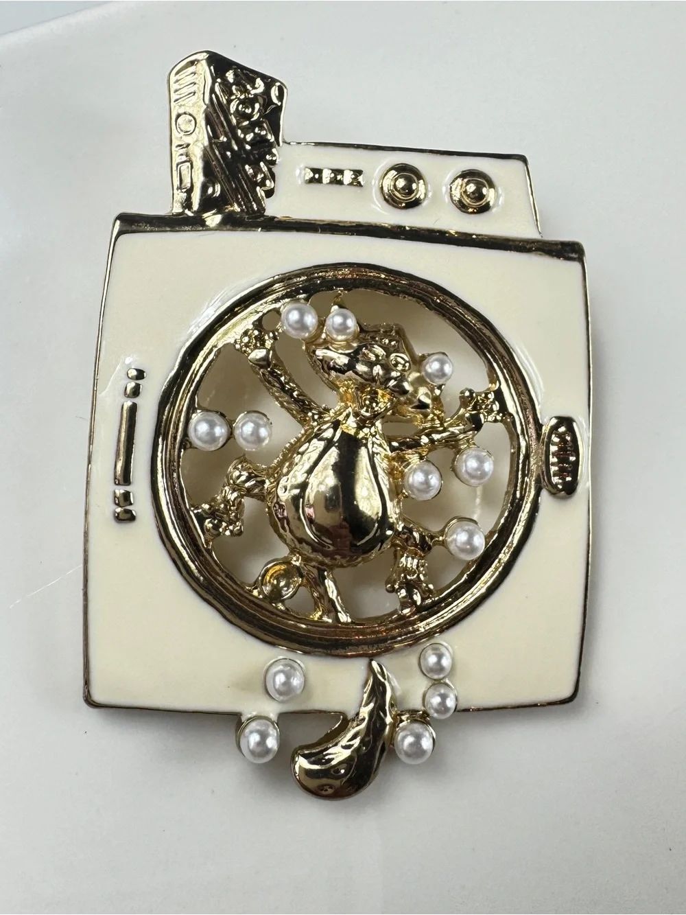 Cat In Washing Machine Brooch with Pearl Accents - Women Jewelry